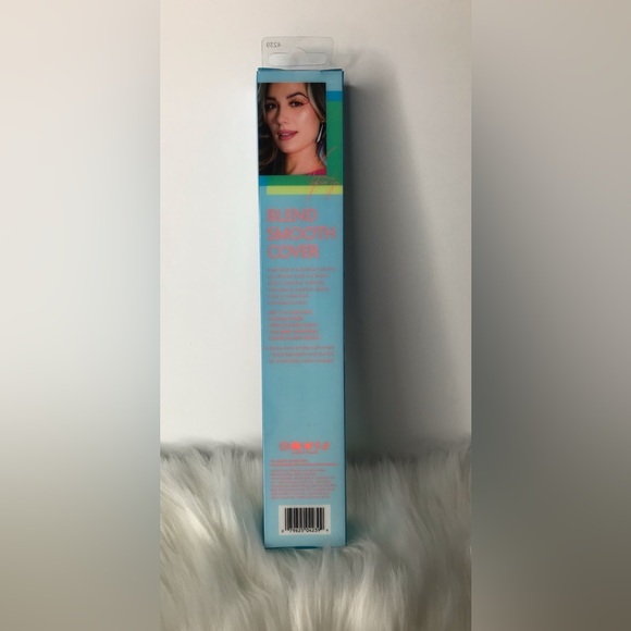 Real Techniques Limited Edition Electric Love Angled Makeup Brush - 046 - Picture 2 of 3